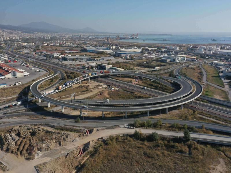 Κυκλικός ανισόπεδος κόμβος σε αστική περιοχή